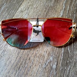 🌴 NWT Sunnies Hot Pink & Gold ☀️